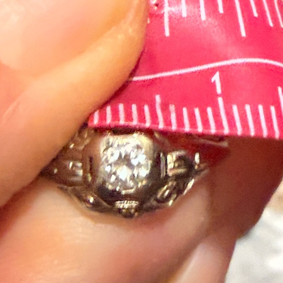 Art Deco from the 1920-30s
Antique 18kt white gold Women's Ring 7 1/2 has video - Picture 13 of 17